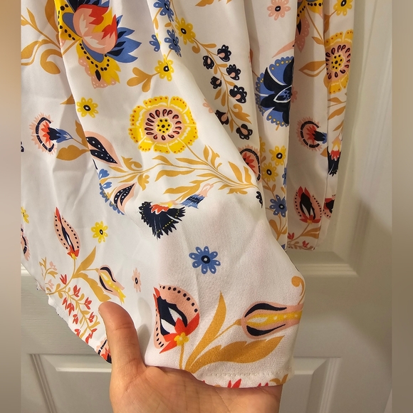 NWOT | Zac and Rachel Flowy Blouse | Size Medium - Picture 4 of 7